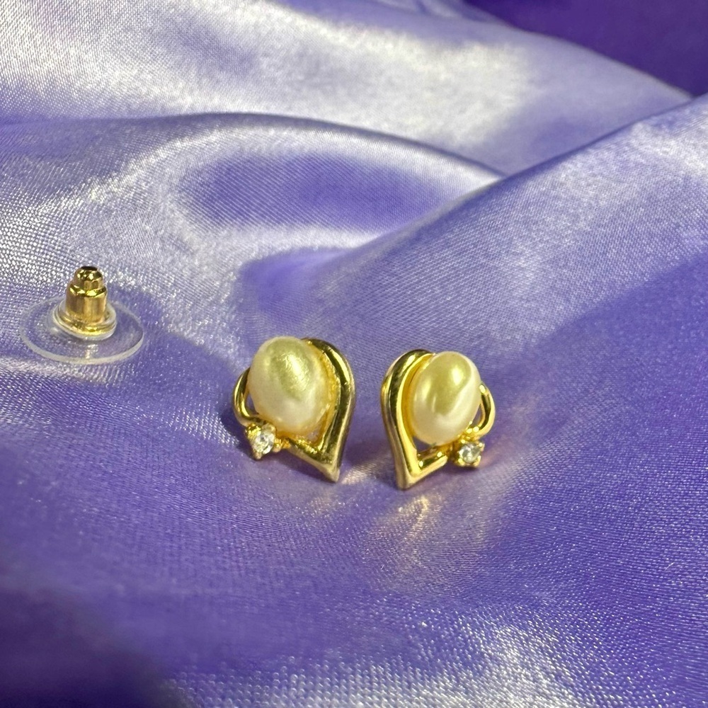 Gold Heart-Shaped Pearl Earrings